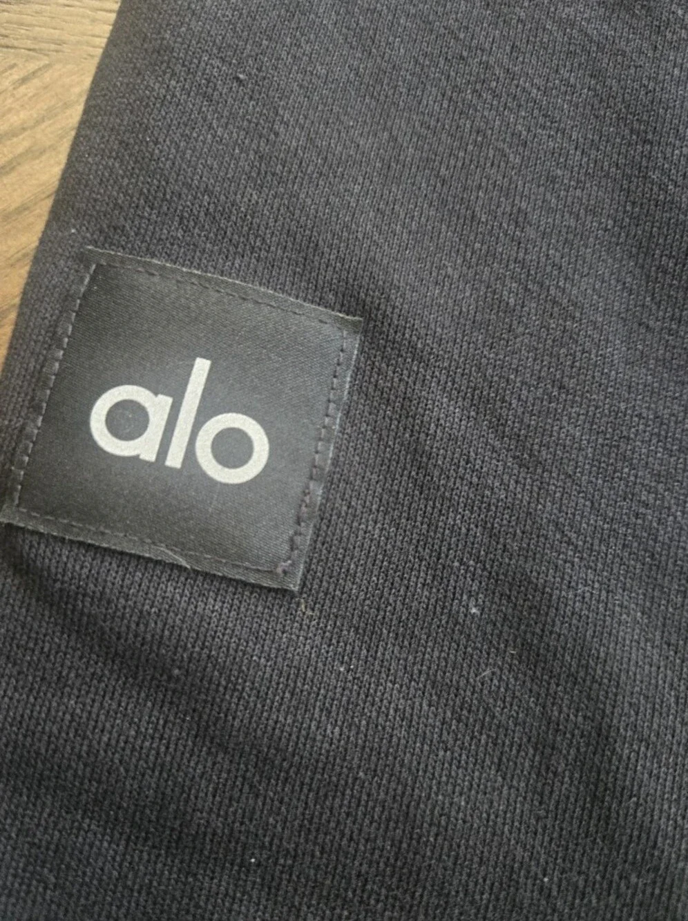 Alo Yoga Cropped Serenity Wide Leg Sweatpant in Black sz XS